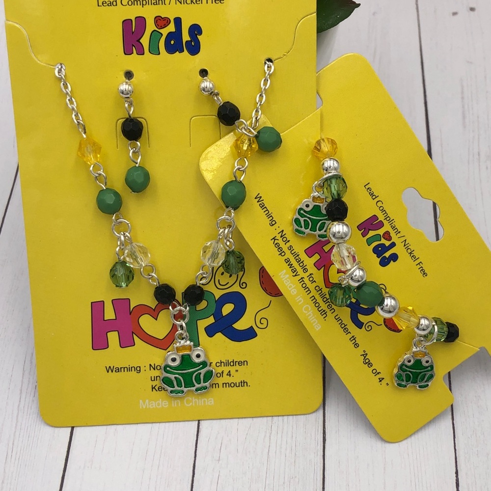 🌼 Girls Green Frog Necklace & Bracelet Set